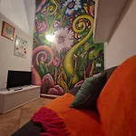 Pati Bilocale - Graffiti's Apartman